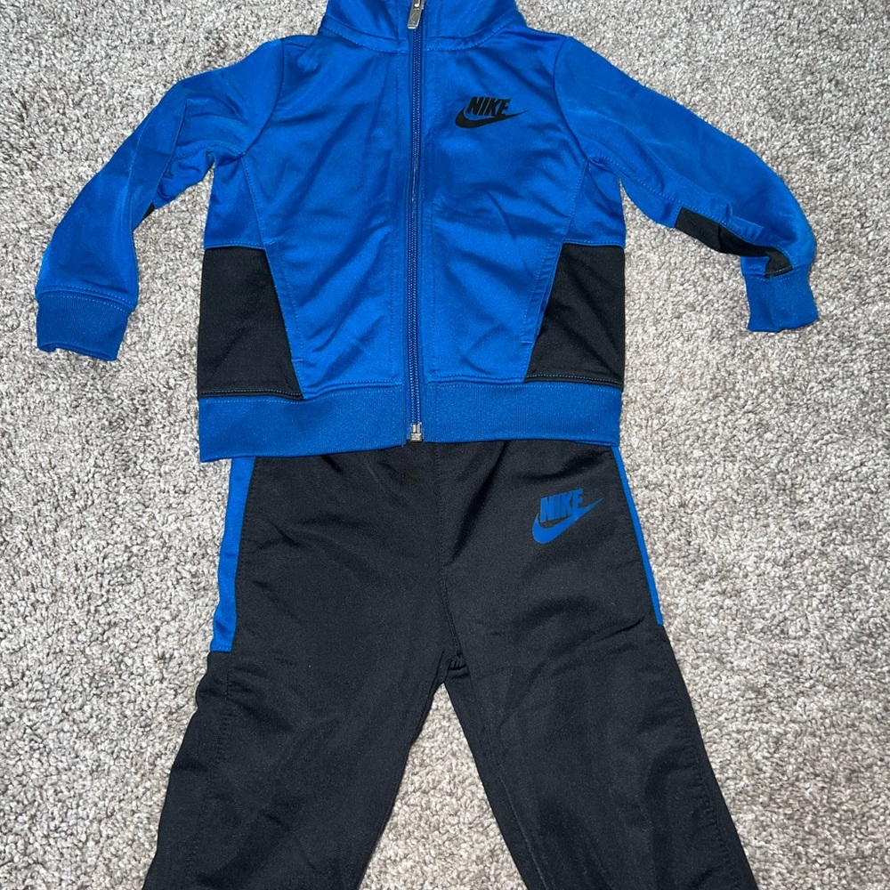 Like new 18M Nike pant set